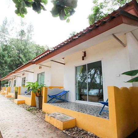 Issara Beach Resort Сичон Экстерьер фото