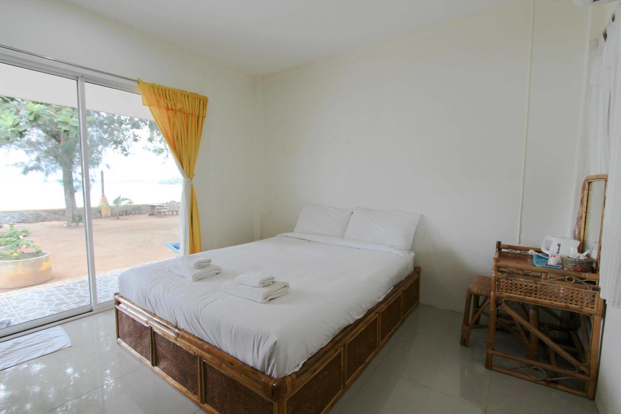 Issara Beach Resort Сичон Экстерьер фото